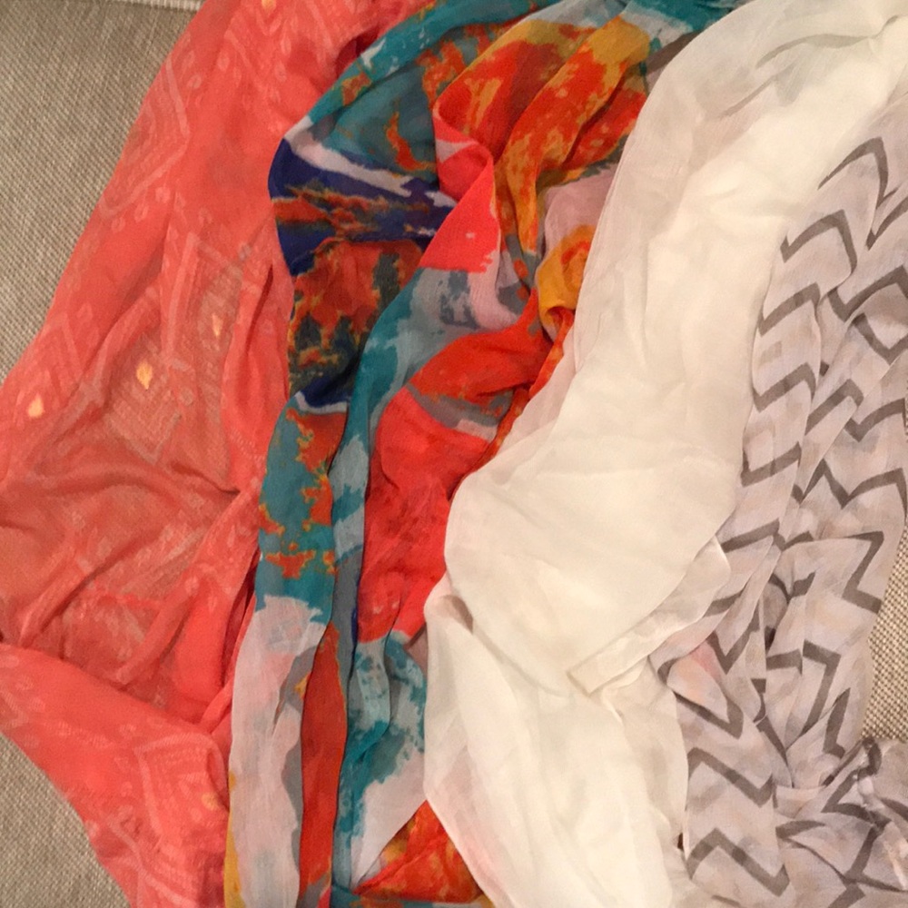 4 infinity scarves